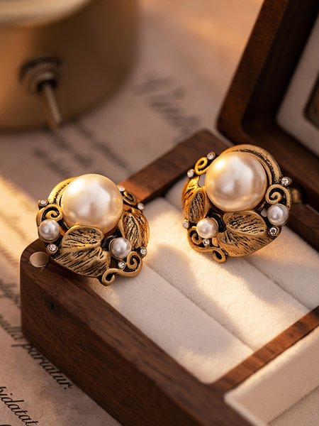 Medieval Style Pearl Leaf Pattern Stud Earrings, As picture, Earrings