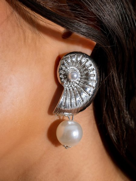 

Glamorous Metal Conch Imitation Pearl Pendant Earrings, Silver, Earrings