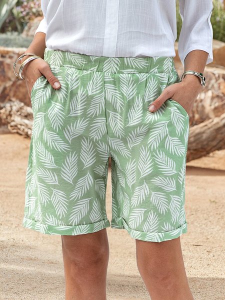 

Green Pockets Leaves Holiday Shorts, Shorts