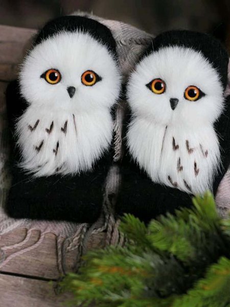 

Polyester Printed Casual Winter Black Gloves, Scarves & Gloves
