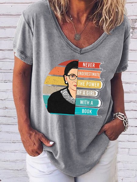 

Never Underestimate The Power Of Girl With A Book Women's T-Shirt, Grey, T-shirts