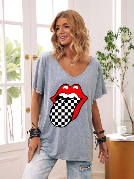 

Checkered Lips and Tongue Graphic V-Neck Casual T Shirt, Gray, T-shirts