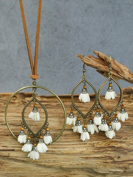 

Vintage Jewelry Sets, White, Necklaces