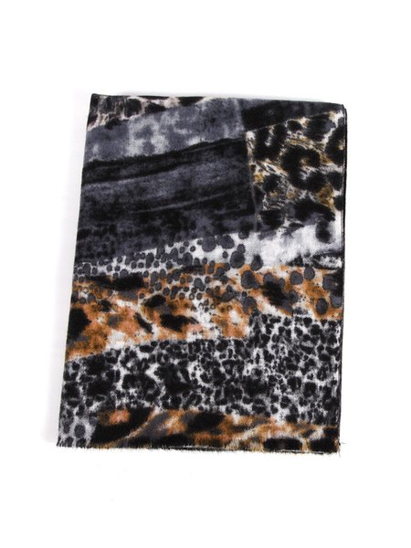 

Cashmere Leopard Print Thermal Scarf, Black, Scarves
