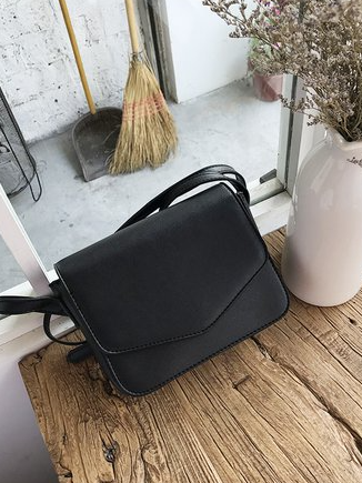 

Magnetic Shoulder Bag, Black, Women's Bags