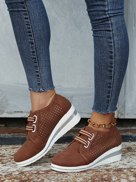 

Semplice Tinta unita incavato Scarpe con Tacco a zeppa, Marrone, Athletic & Casual Shoes
