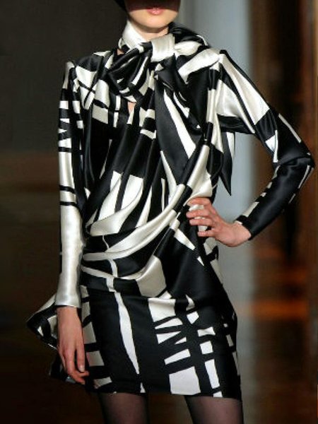 

Daily Date Abstract Regular Fit V Neck Dress, Black-white, Mini Dresses
