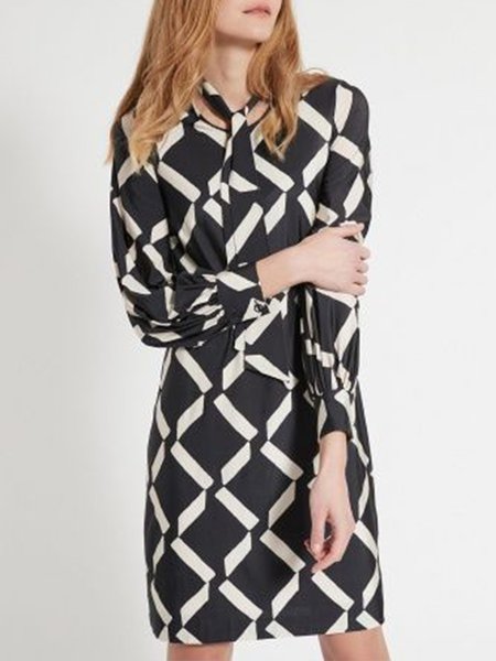 

Vintage Casual Elegant Tie Neck Regular Fit Grid Dress, Black, Midi Dresses
