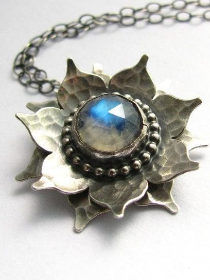 

Retro Personality Flower Gem Alloy Necklace, Blue, Necklaces