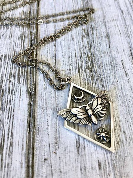 

Vintage Alloy Moth Necklace, As picture, Necklaces