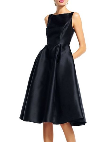 

Plain Boat Neck Regular Fit Black Dress, Midi Dresses