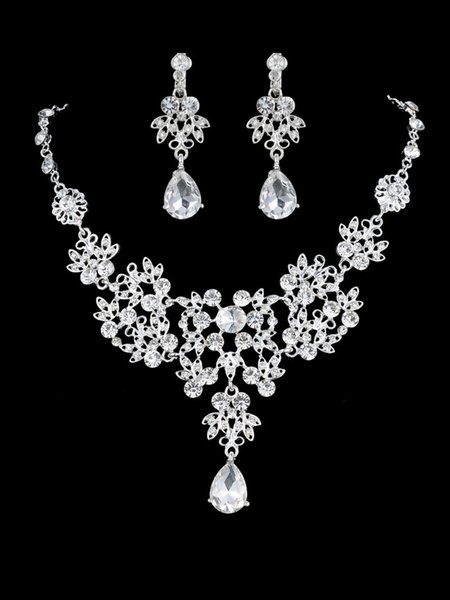 

Set Of Crystal Necklace Earrings, White, Necklaces
