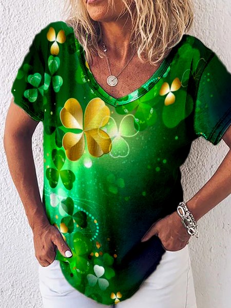 

Green Shamrocks Print Short Sleeve V Neck Plus Size Casual Tops, T-Shirts
