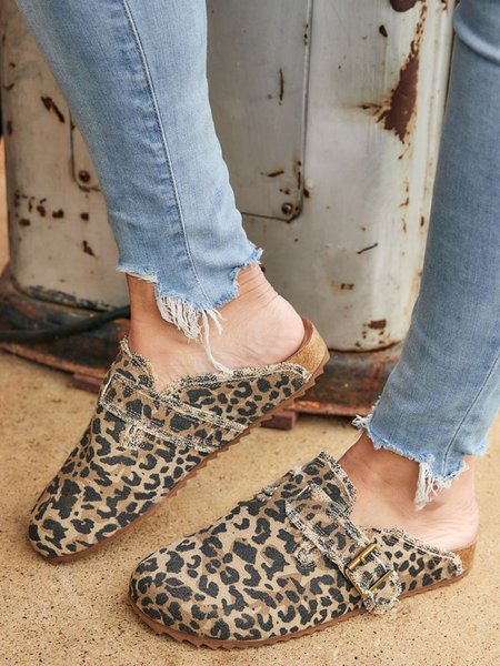 

Khaki Leopard Print Wrapped Toe Slippers, Sandals