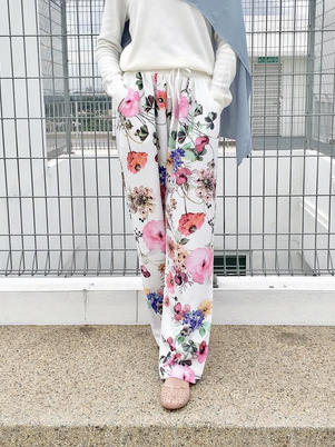

Vacation Loosen Pants Floral, White, Pants