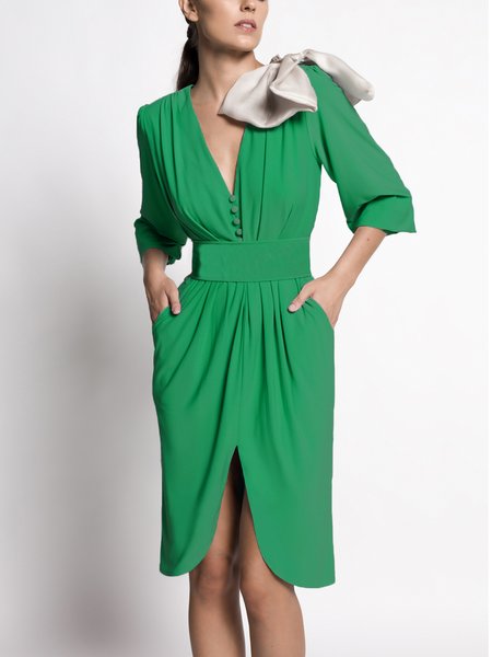 

Elegant Solid V Neck Regular Fit Knee Dress, Green, Midi Dresses