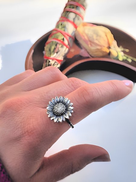 

JFN Vintage Ethnic Distressed Sunflower Ladies Ring, As picture, Rings