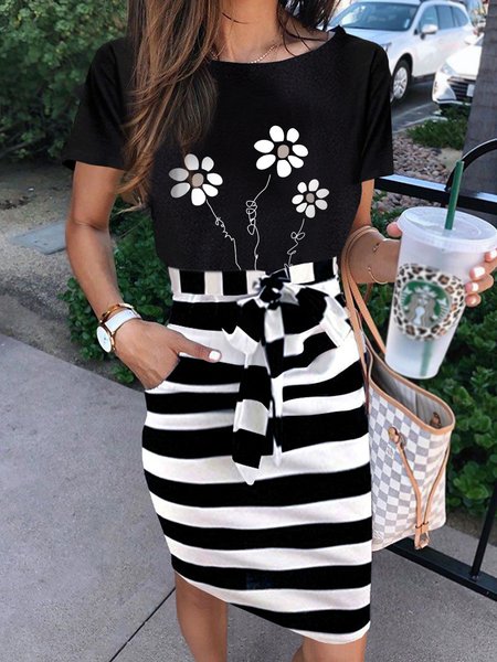 

Floral Short Sleeve Knit Dress, Black, Mini Dresses