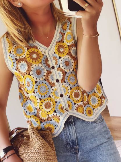 

Geometric Regular Fit V Neck Woven, Multicolor, Tanks & Camis