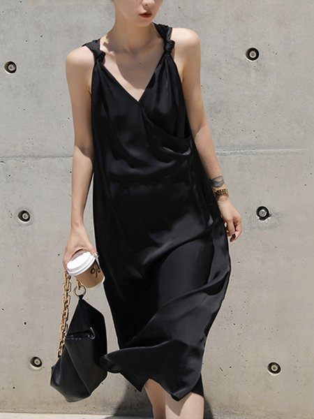 

V neck Plain Simple Regular Fit Sleeveless Woven Black Dress, Midi Dresses