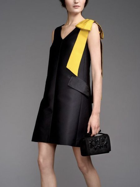 

Elegant Solid Regular Fit Sleeveless Mini Dress, Black, Mini Dresses