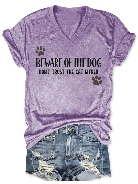 

Women Funny Beware Of The Dog Don'T Trust The Cat Either Loose Cotton-Blend Text Letters T-Shirt, Purple, T-shirts