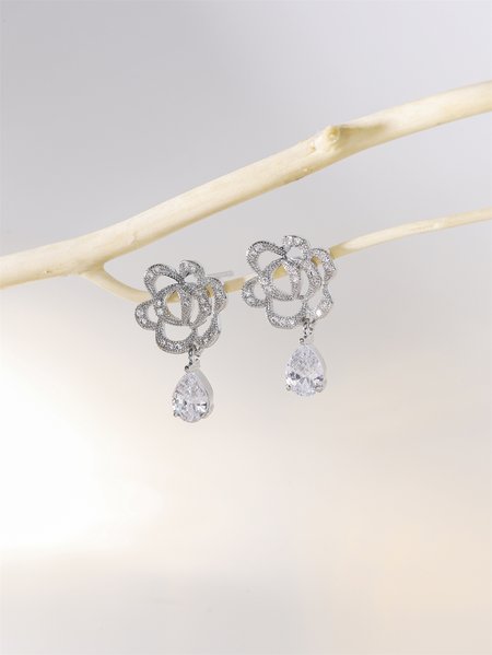 

Line Floral Full Rhinestone Big Stone Earrings, White, Earrings