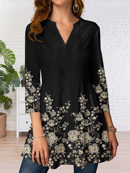 

Loose Knit V-Neck Top in a Casual Floral Design, Black, Shirts & Blouses