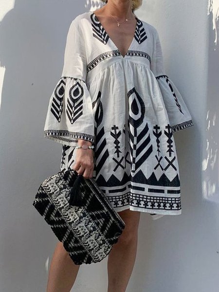 

Daily Three Quarter Regular Fit Geometric V Neck Dress, White, Mini Dresses