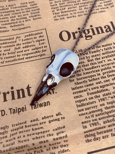 

Halloween Decoration Imitation Crow Bone Necklace Festive Tricky Jewelry, As picture, Necklaces
