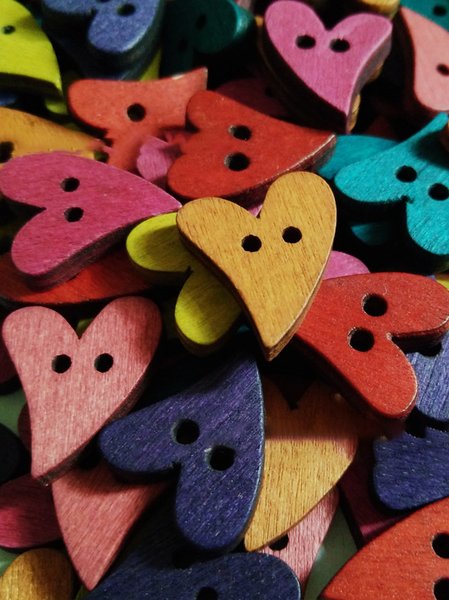 

50Pcs DIY Wooden Colorful Heart Pattern Wooden Buttons Personalized Buttons DIY Clothes Accessories, Multicolor, Home & Garden & Decorations