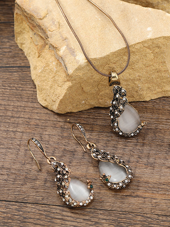 

Feather Pattern Diamond Natural White Crystal Earrings Necklace Set Ethnic Vintage Jewelry, Necklaces