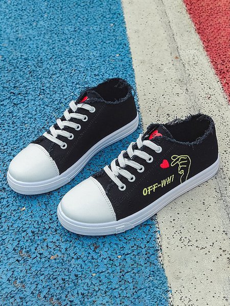 

Valentine's Day Heart Embroidery Casual Canvas Shoes, Black, Sneakers