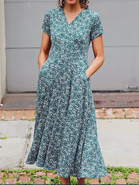 

Casual Floral Regular Fit V Neck Dress, Green, Dresses