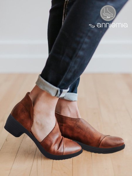 

Vintage Brown Side Cutout Slip-On Pumps, Heels