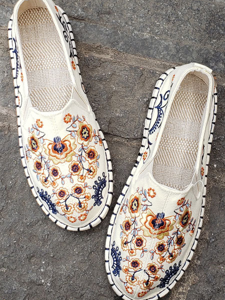 

Embroidery Flowers Graphic Fisherman Shoes, Beige, Sneakers