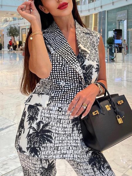 

Regular Fit Coconut Tree Vacation Vest, Black-white, Vests and Gilets