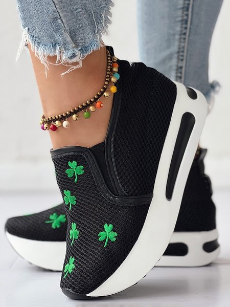 

Shamrock Embroidery Hollow Out Muffin Sneakers, Black, Sneakers