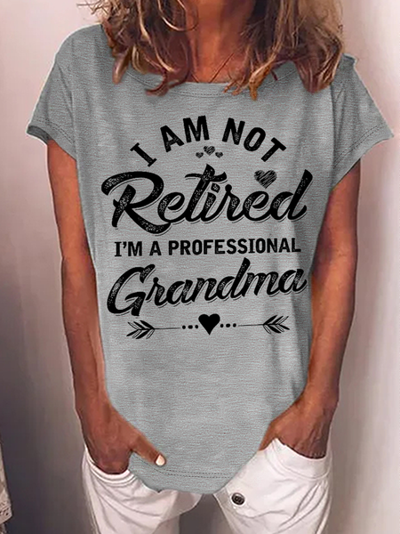 

Funny Women I Am Not Retired I Am A Professional Grandma Crew Neck Text Letters Casual T-Shirt, Gray, T-shirts