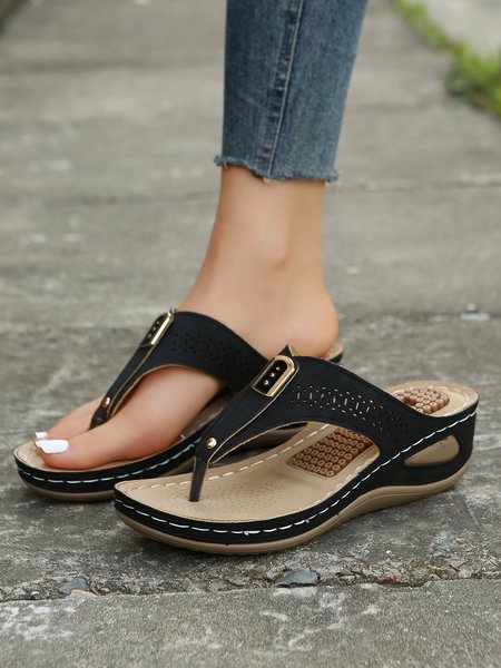 

Womens Sandals with Arch Support Summer Dressy Casual Slip on Thong Flat Sandals Fashion Comfy Wedges Sandals Hollow Out Metal Decor Wedge Thong Slide Sandals, Black, Sandals