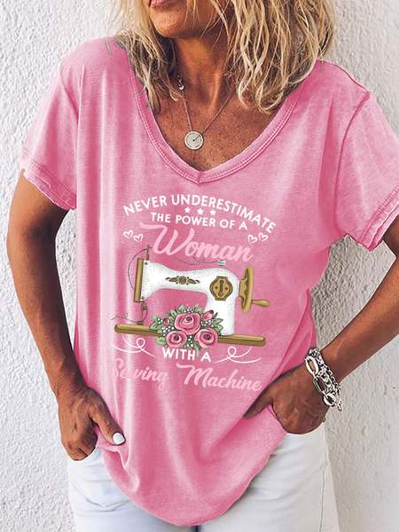 

Women's Never Underestimate The Power Of A Woman With A Sewing Machine Sewing Gift Simple Loose T-Shirt, Pink, T-shirts
