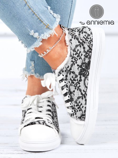 

Black and White Lace-Print Canvas Shoes, Black-white, Sneakers