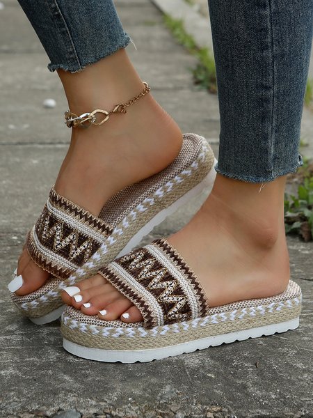 

Red Ethnic Embroidery Pattern Straw Platform Sandals, Brown, Sandals