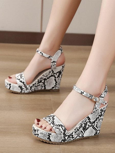 

Color Black and White Snake Print Wedge Sandals, Sandals