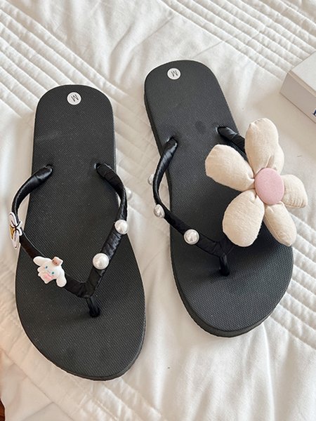 

Summer Holiday Floral Appliquéd Beach Flip Flops, Black, Slippers