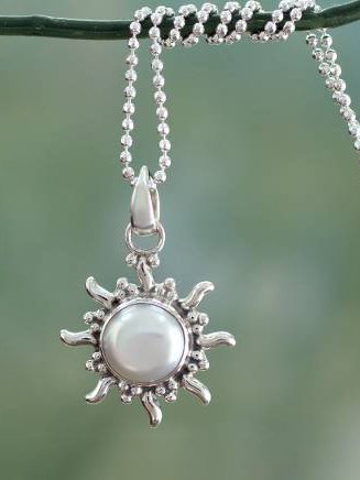 

Vintage Pearl Shell Sun Motif Metal Necklace Casual Urban Women's Jewelry, Silver, Necklaces