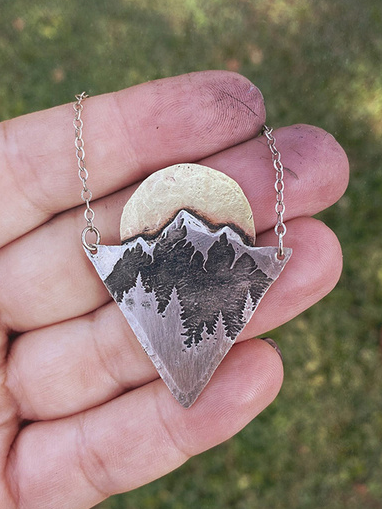 

Retro Abstract Sun Pattern Metal Distressed Necklace Daily Casual Women's Jewelry, As picture, Necklaces