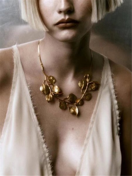 

Feminine Leaf Decorative Necklace, Golden, Necklaces