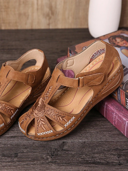 

Pu Embroidery Summer Slipper, Brown, Slippers