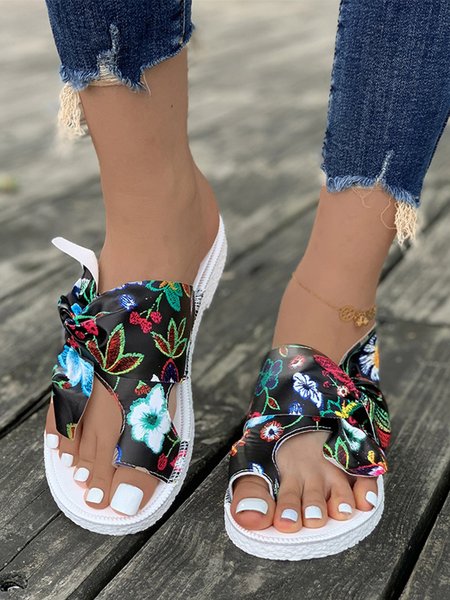 

Resort Beach Black Floral Plants Graphics Toe Rings Sandals, Sandals